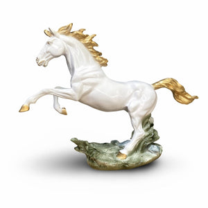 🐎 Majestic Horse White & Gold – Fiber Edition